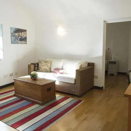 Cassa Di Loggia Sleeps 4 With Pool شقة